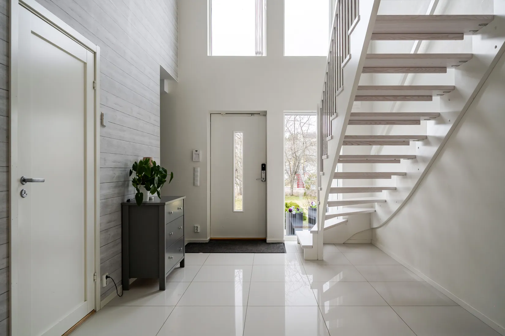 Villa, Mjölkörtsvägen 12, Tosterön, Strängnäs