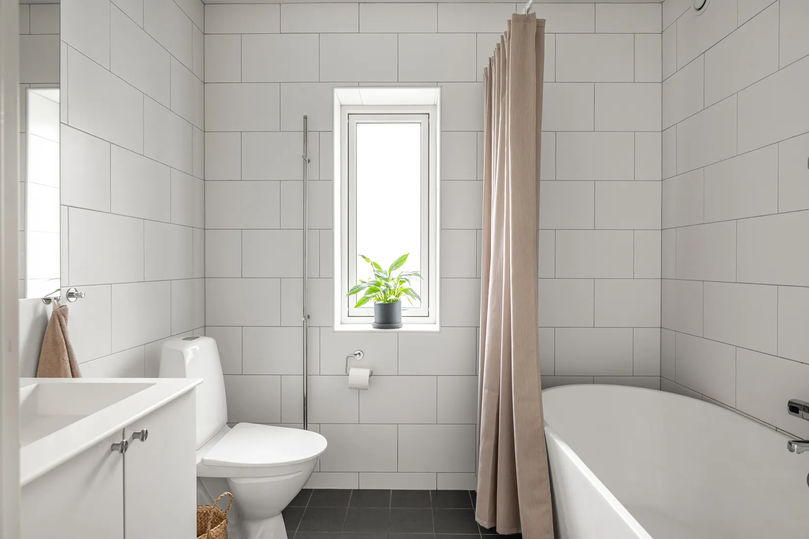 Bostadsrätt, Radhus, Arningetorpsvägen 11B, Hägerneholm, Täby