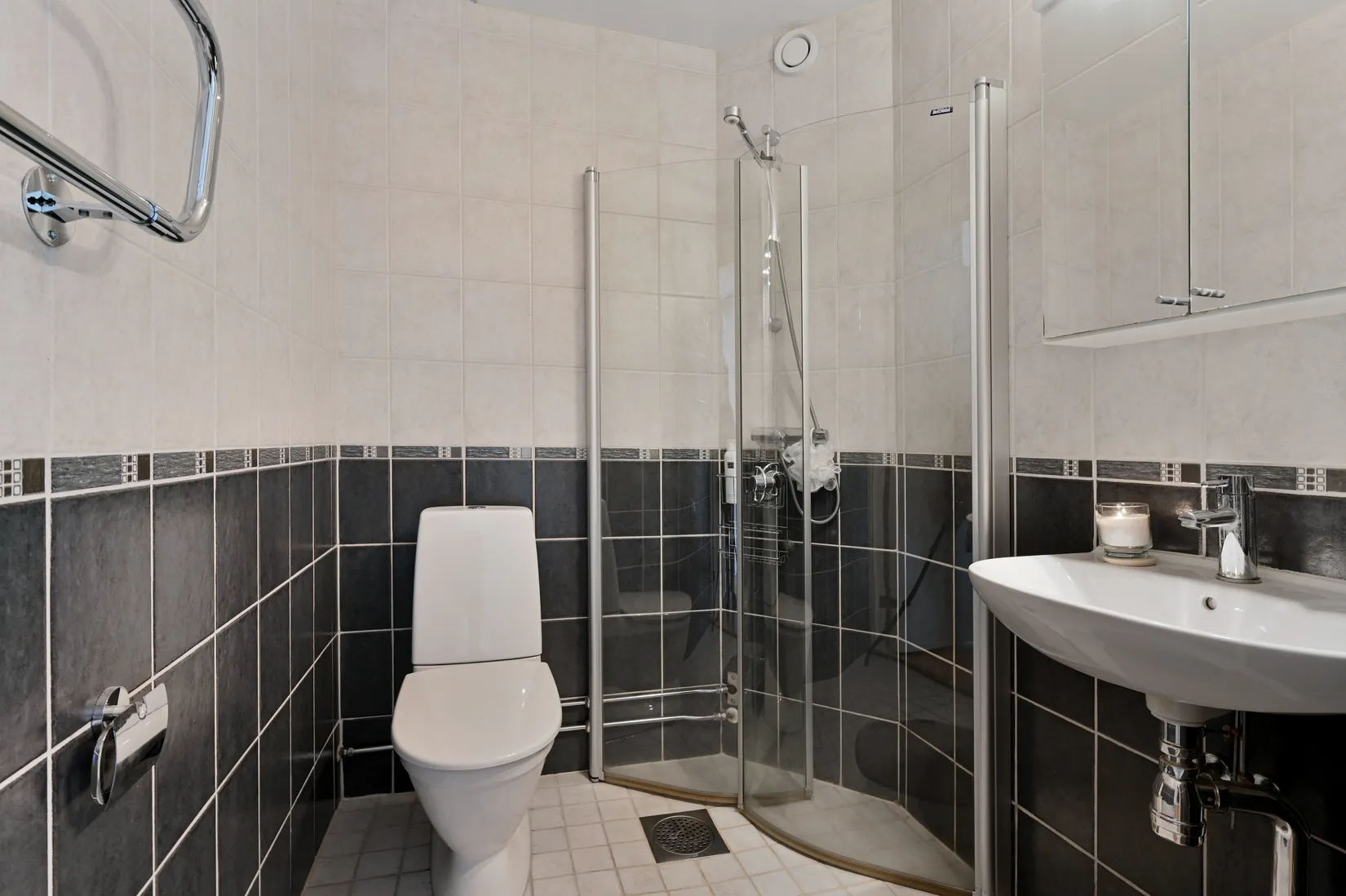 Radhus, Romansvägen 32, Drevviksstrand, Huddinge