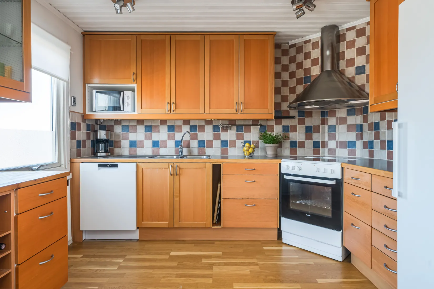 Villa, Hasselgatan 11, Söderköping tätort, Söderköping