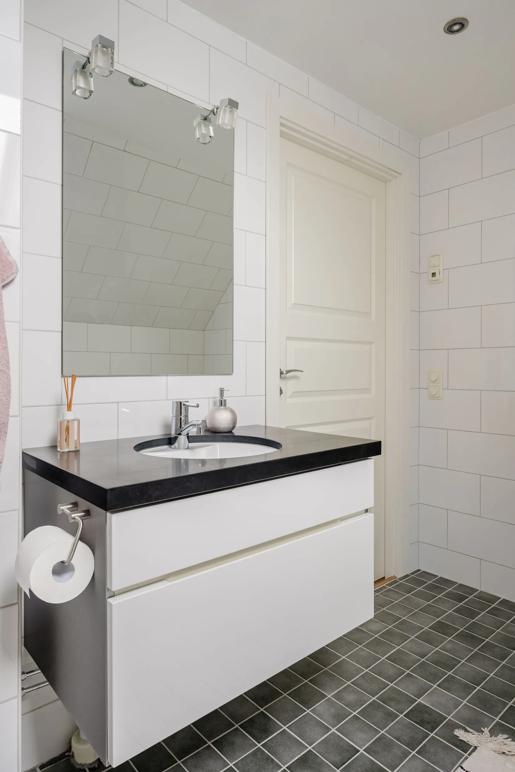 Villa, Radhus, Hagavägen 49, Ormsta, Vallentuna