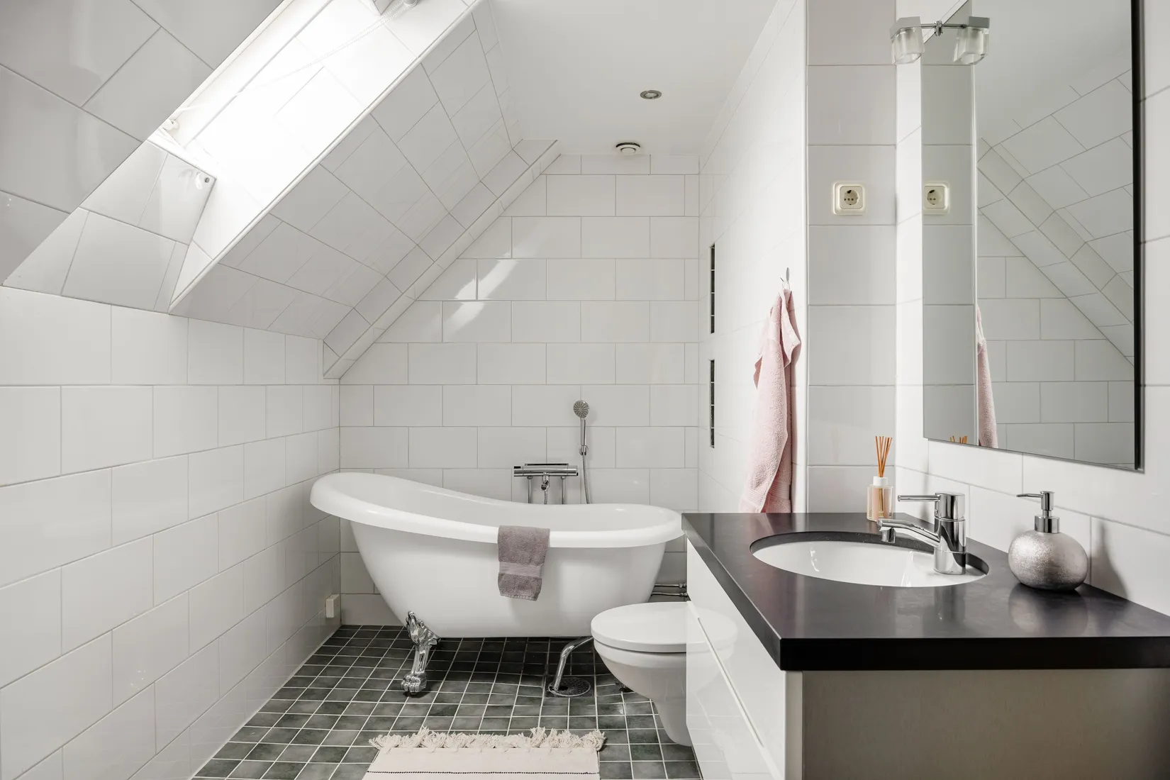 Villa, Radhus, Hagavägen 49, Ormsta, Vallentuna