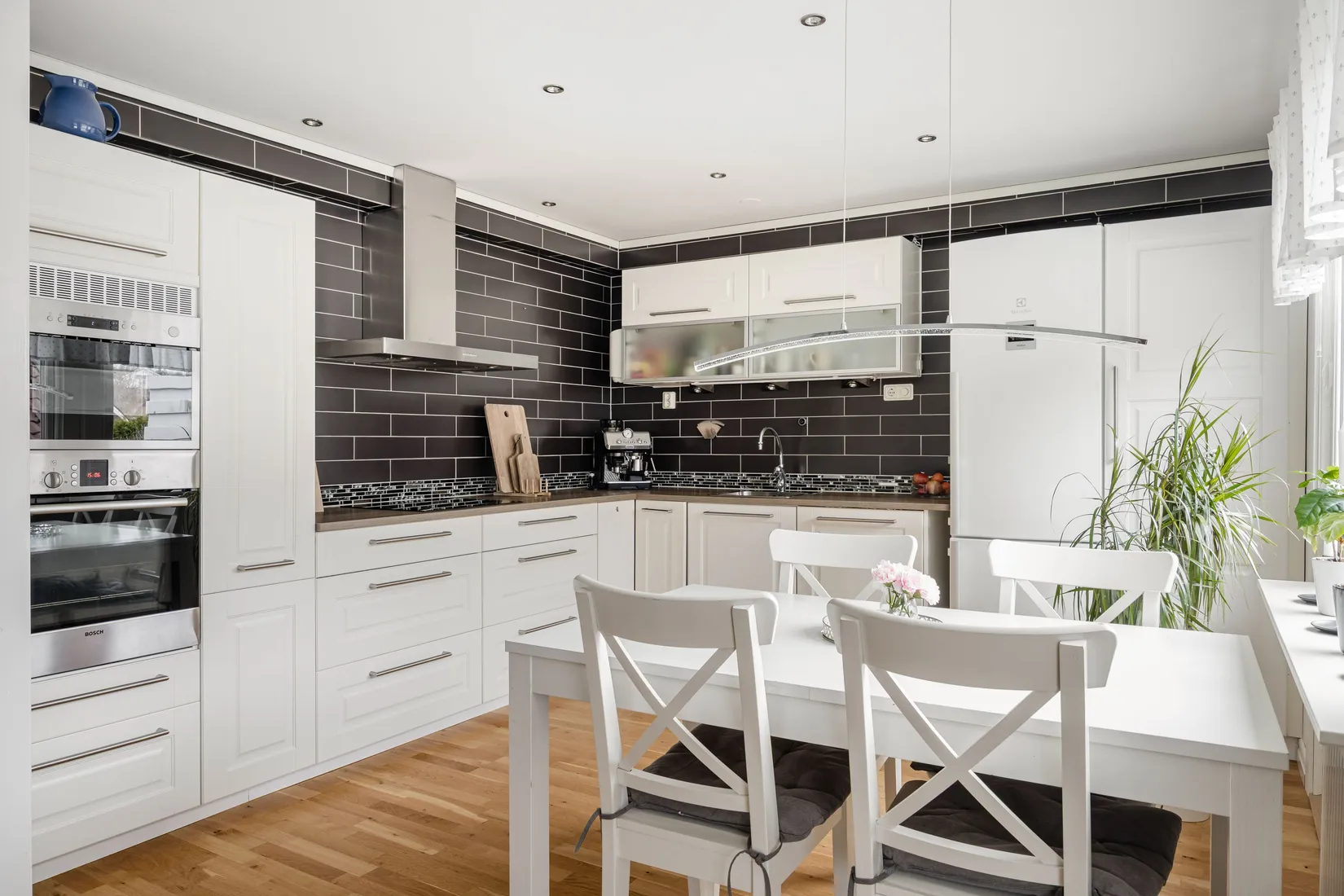 Villa, Radhus, Hagavägen 49, Ormsta, Vallentuna