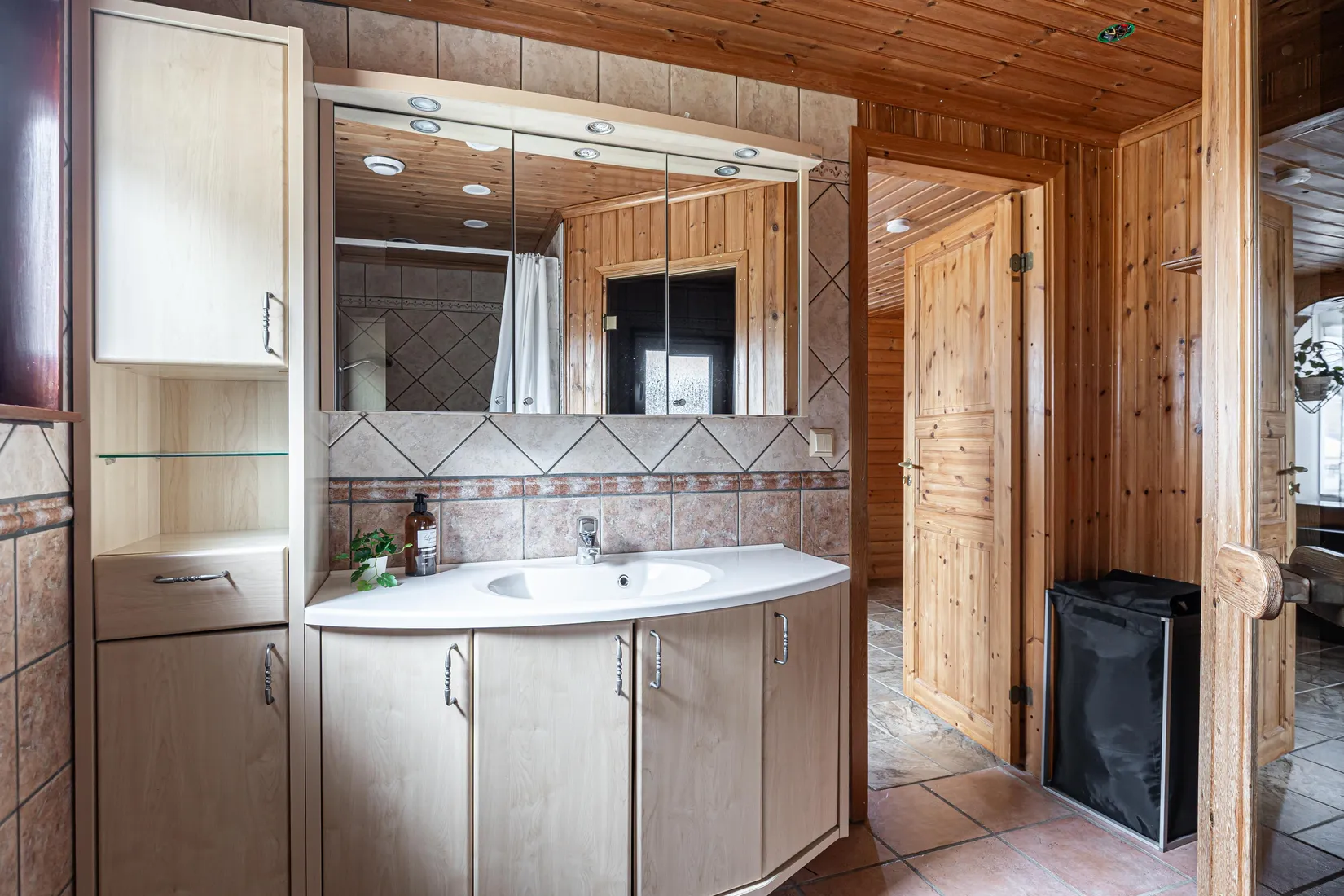 Villa, Valsarvägen 1, Ramnäs, Surahammar