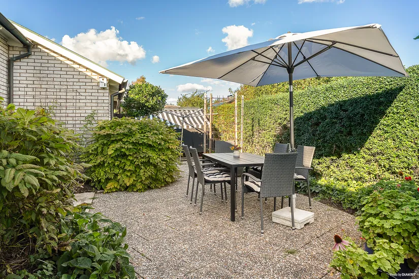 Villa, Radhus, Blåsippestigen 16, Karlberg, Varberg