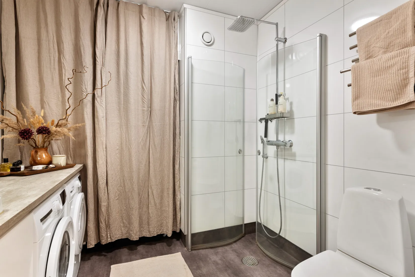 Villa, Lövsångarvägen 41, Margretelund, Österåker