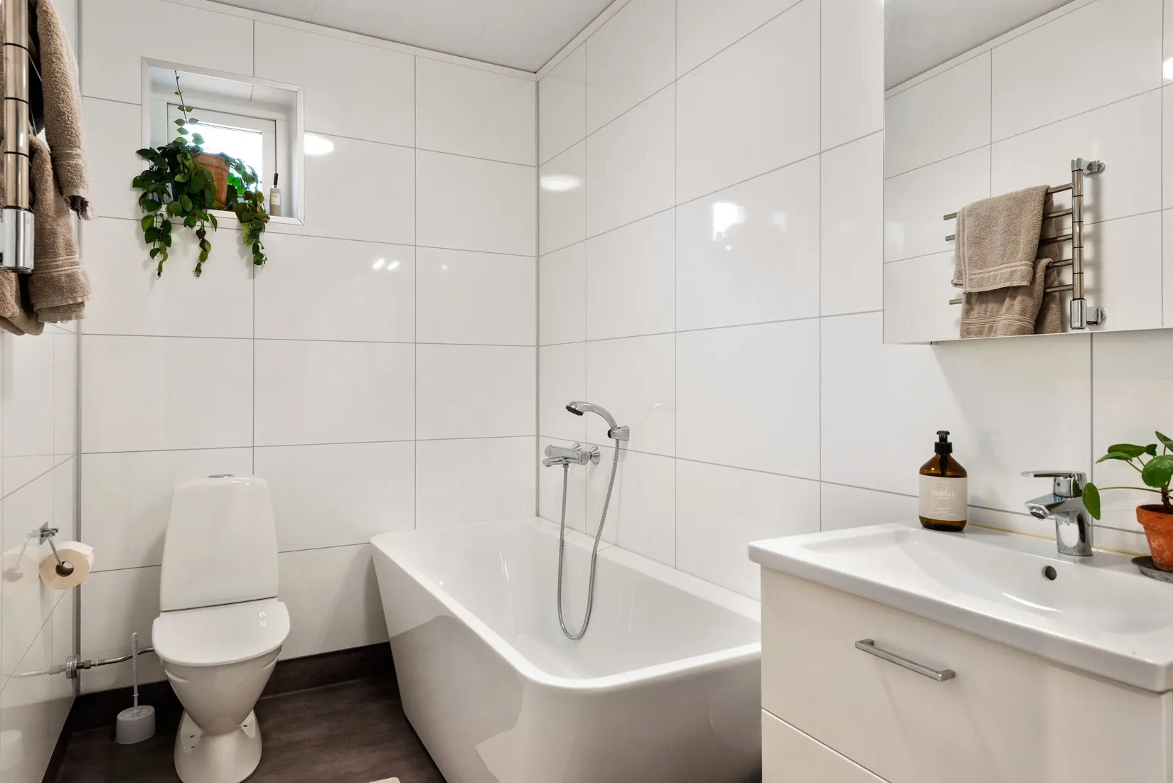 Villa, Lövsångarvägen 41, Margretelund, Österåker