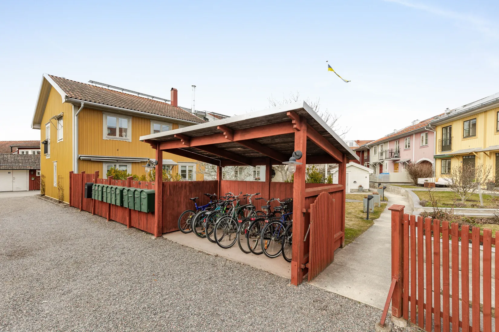 Radhus, Kärnbogatan 8F, Centrala Mariefred, Strängnäs