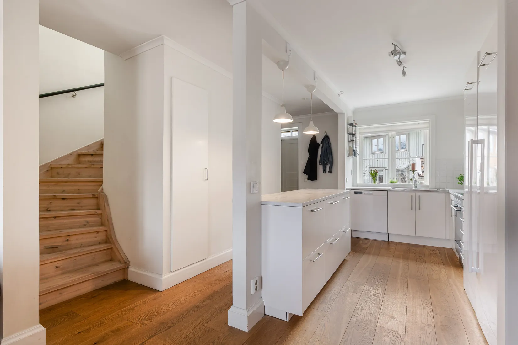 Radhus, Kärnbogatan 8F, Centrala Mariefred, Strängnäs