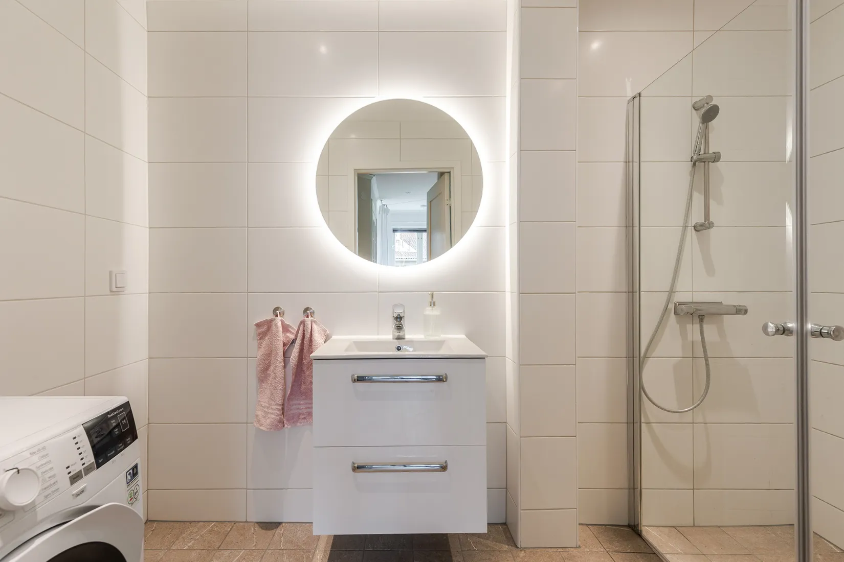 Radhus, Kärnbogatan 8F, Centrala Mariefred, Strängnäs