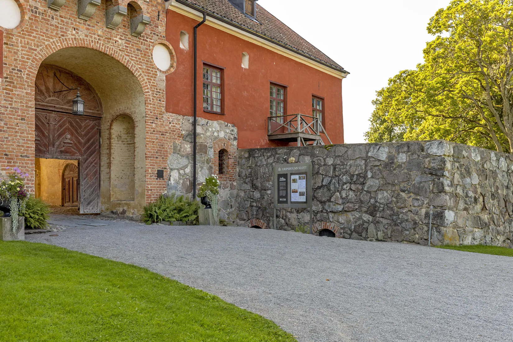 Radhus, Kärnbogatan 8F, Centrala Mariefred, Strängnäs