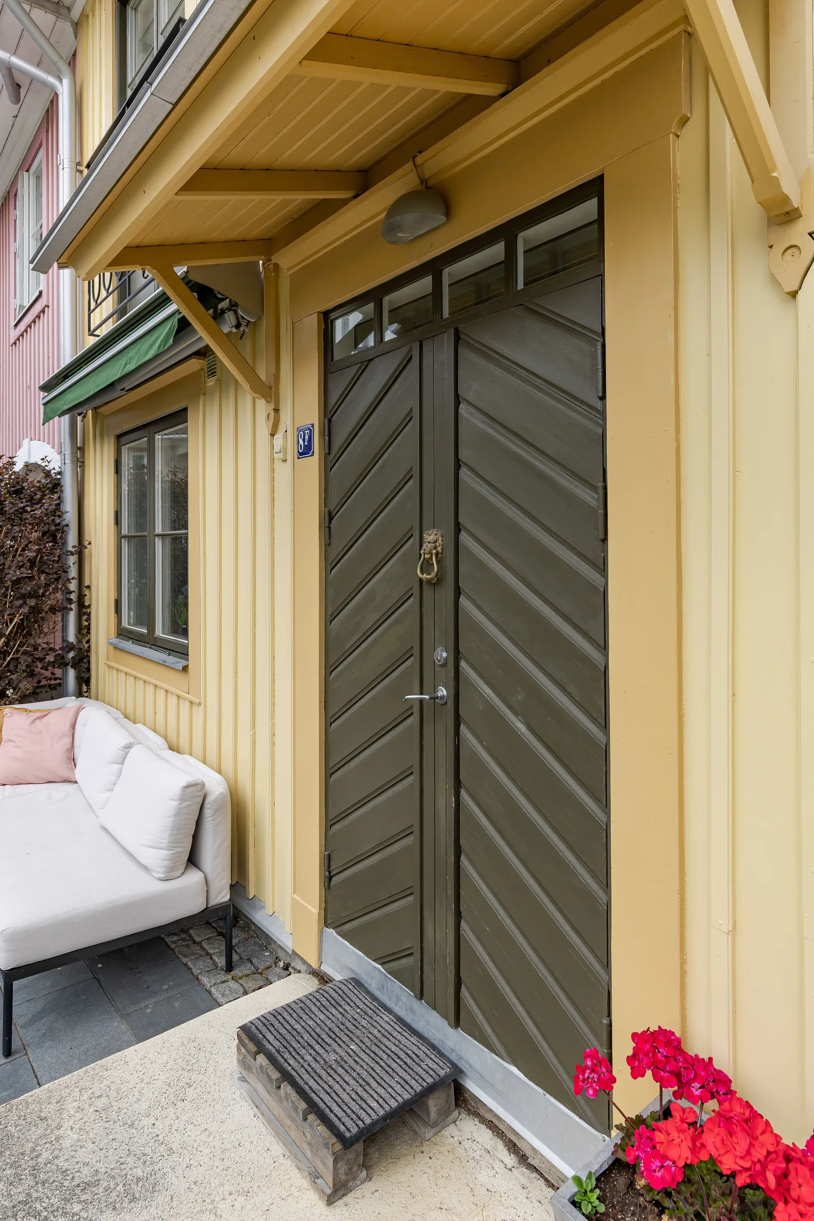 Radhus, Kärnbogatan 8F, Centrala Mariefred, Strängnäs