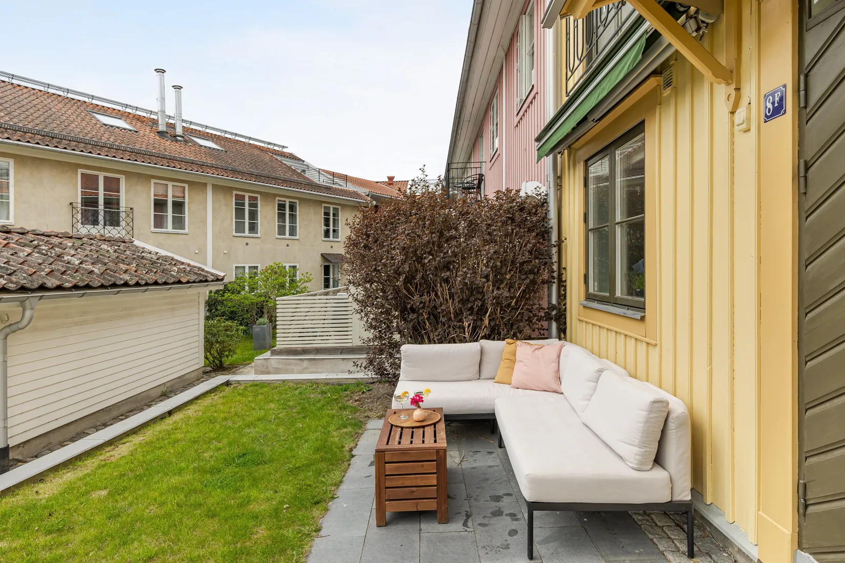 Radhus, Kärnbogatan 8F, Centrala Mariefred, Strängnäs