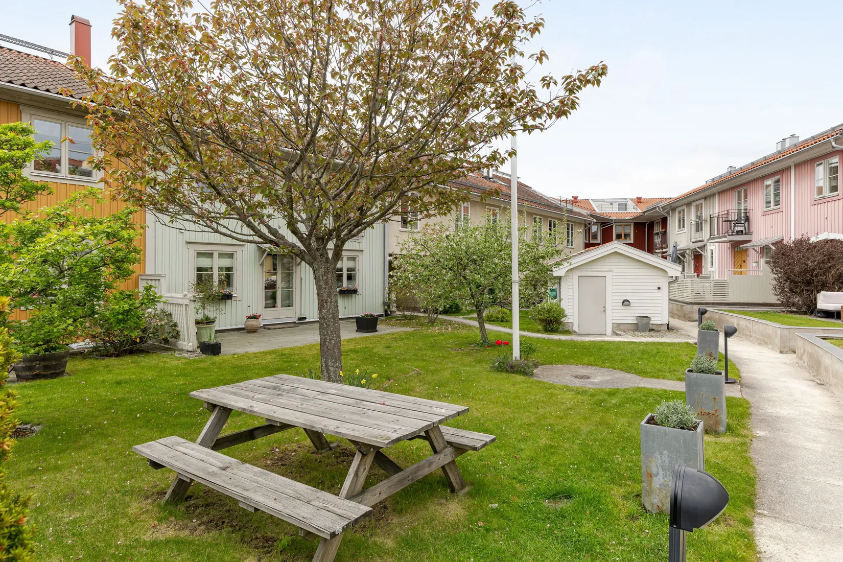 Radhus, Kärnbogatan 8F, Centrala Mariefred, Strängnäs
