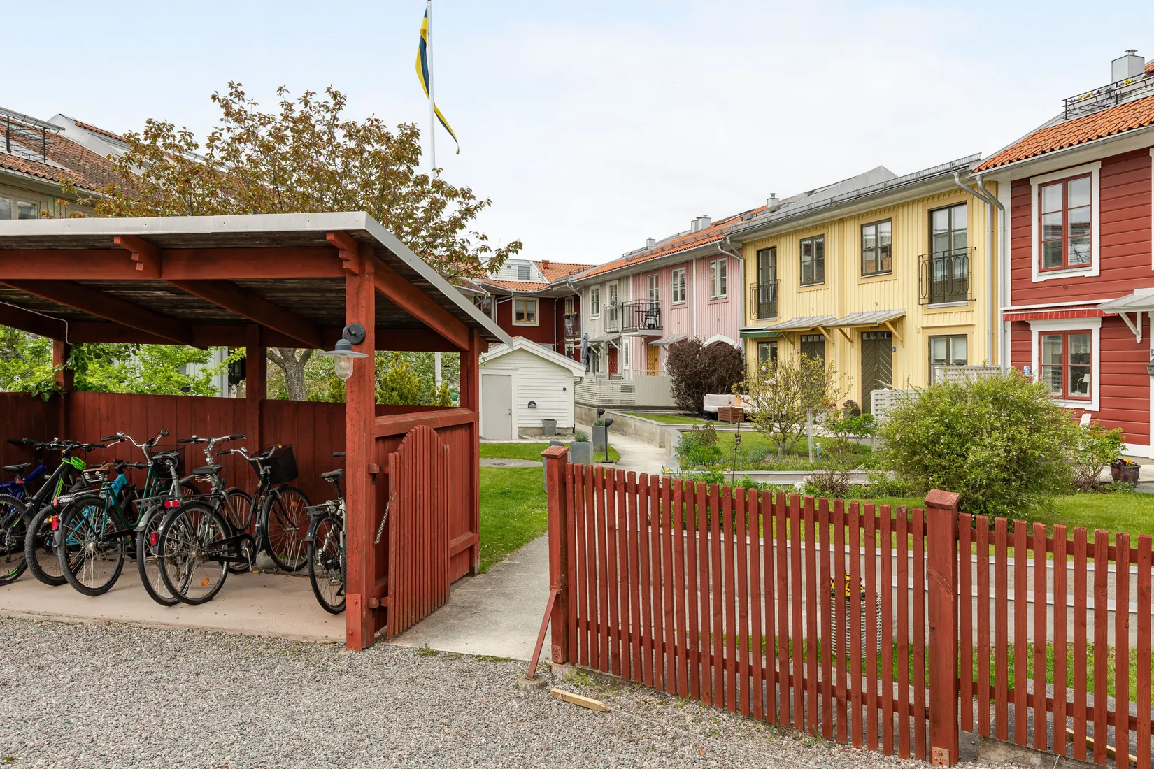 Radhus, Kärnbogatan 8F, Centrala Mariefred, Strängnäs