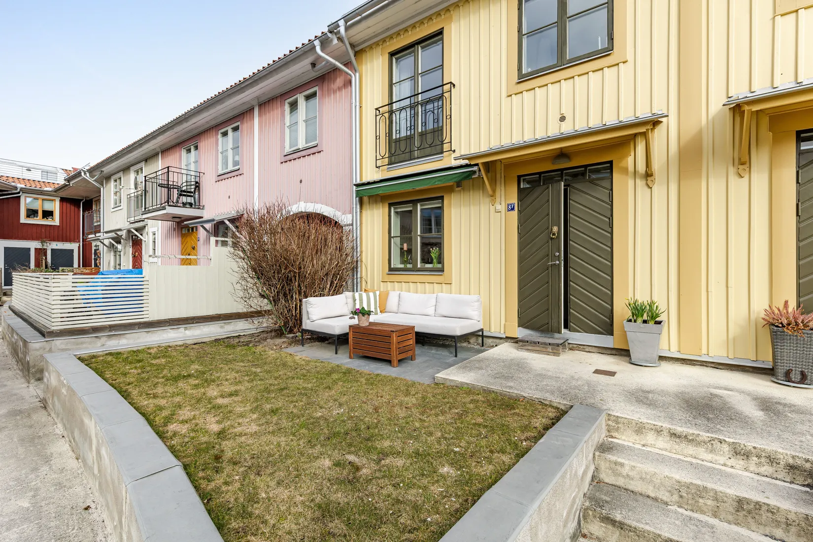 Radhus, Kärnbogatan 8F, Centrala Mariefred, Strängnäs