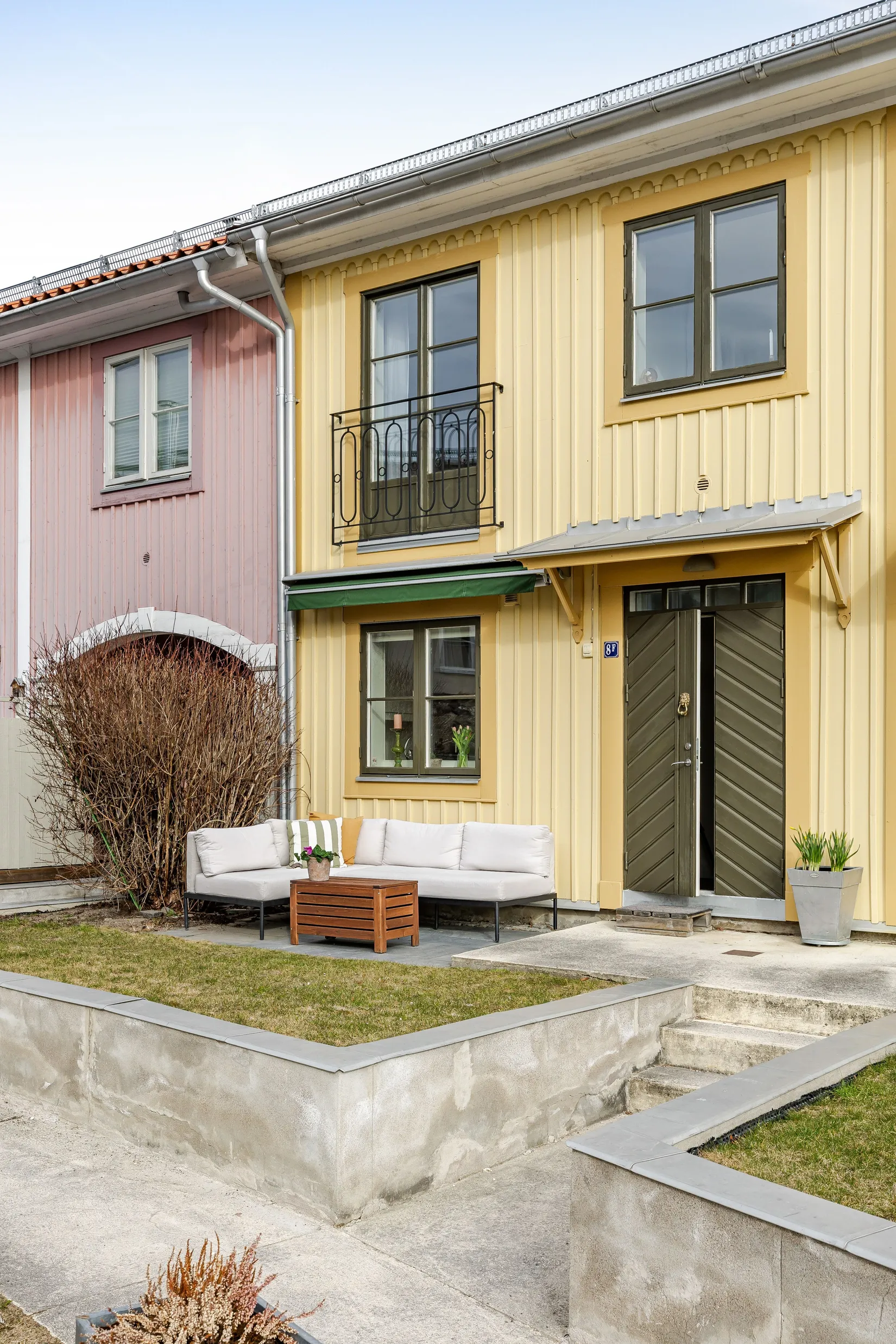 Radhus, Kärnbogatan 8F, Centrala Mariefred, Strängnäs