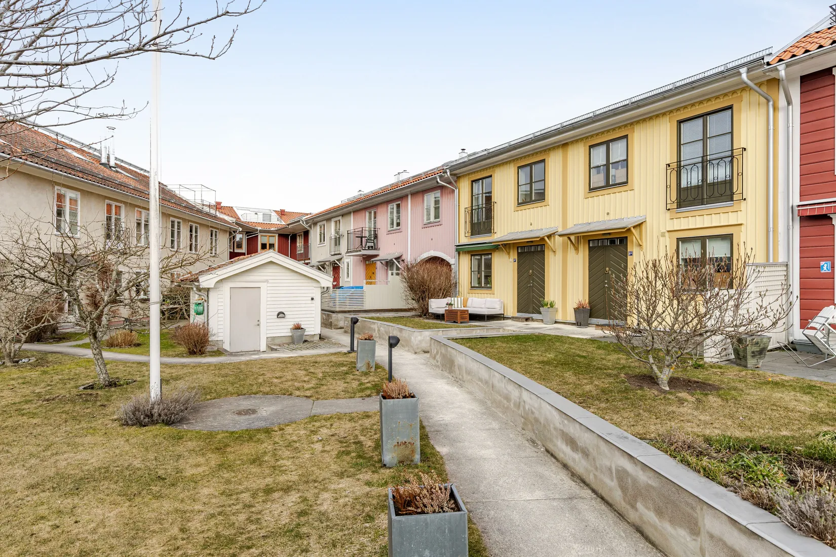 Radhus, Kärnbogatan 8F, Centrala Mariefred, Strängnäs