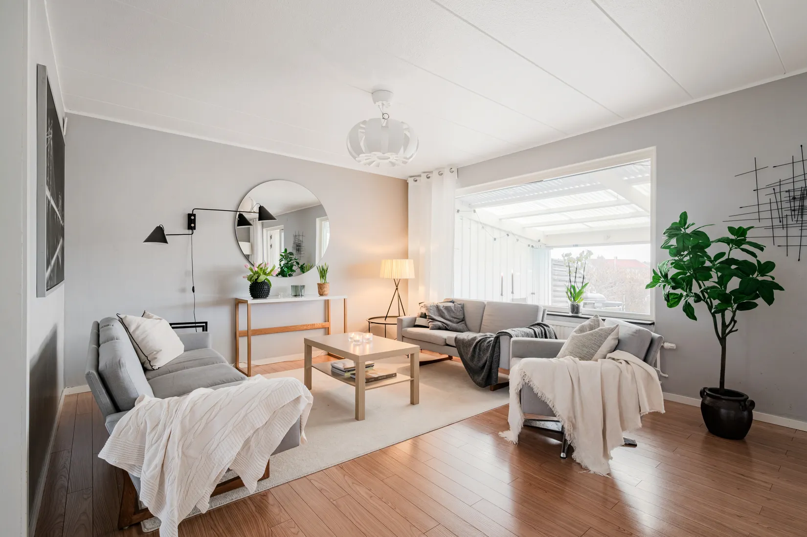 Radhus, Målarvägen 23, Gamla Bro, Upplands-Bro