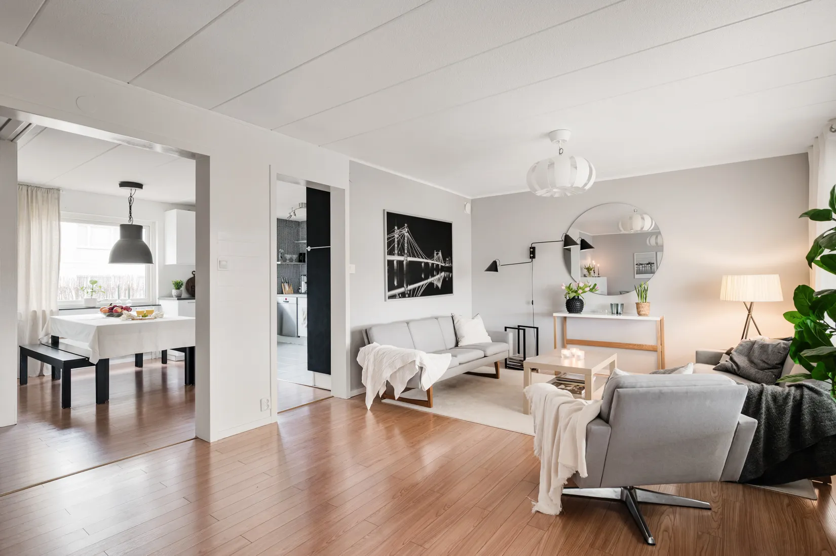 Radhus, Målarvägen 23, Gamla Bro, Upplands-Bro