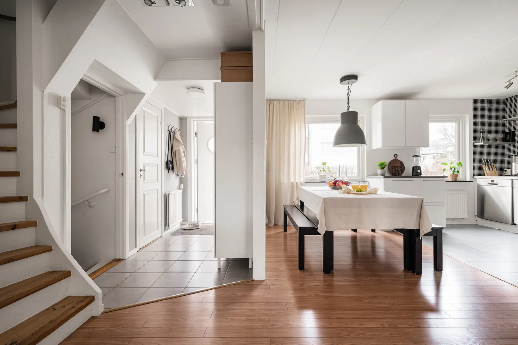 Radhus, Målarvägen 23, Gamla Bro, Upplands-Bro