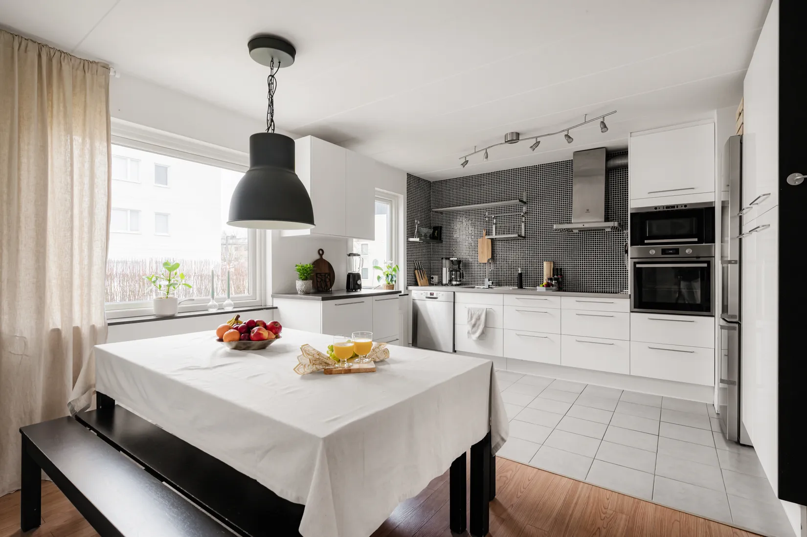 Radhus, Målarvägen 23, Gamla Bro, Upplands-Bro