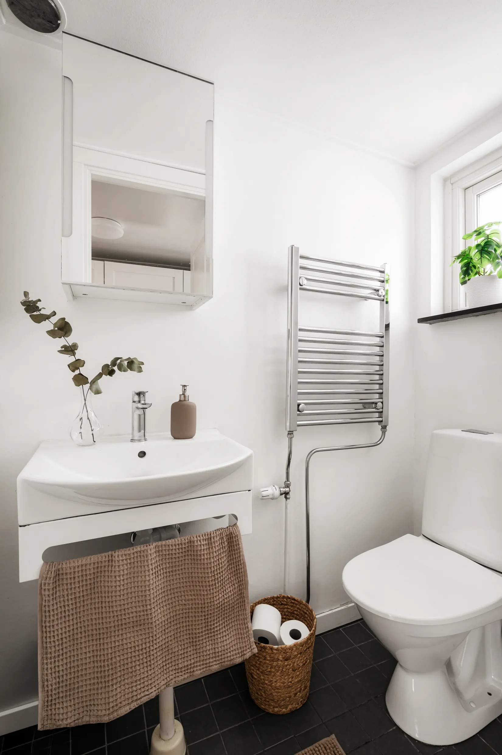 Radhus, Målarvägen 23, Gamla Bro, Upplands-Bro