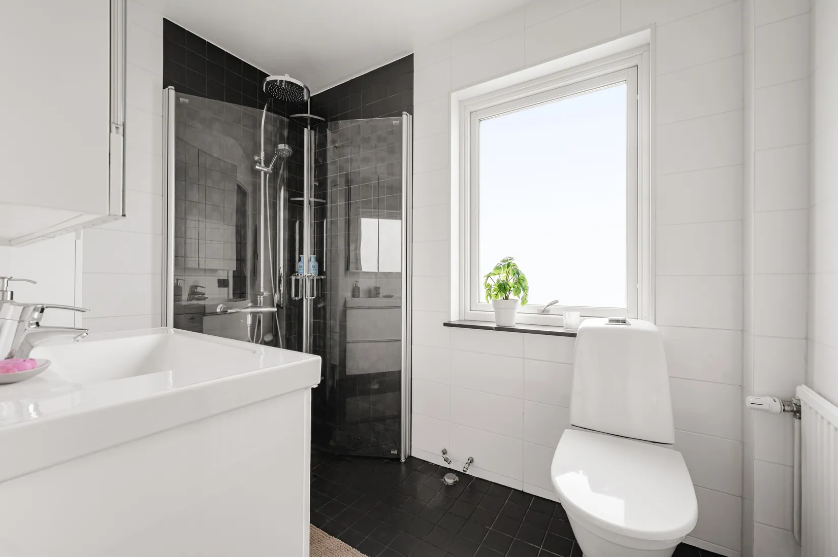 Radhus, Målarvägen 23, Gamla Bro, Upplands-Bro