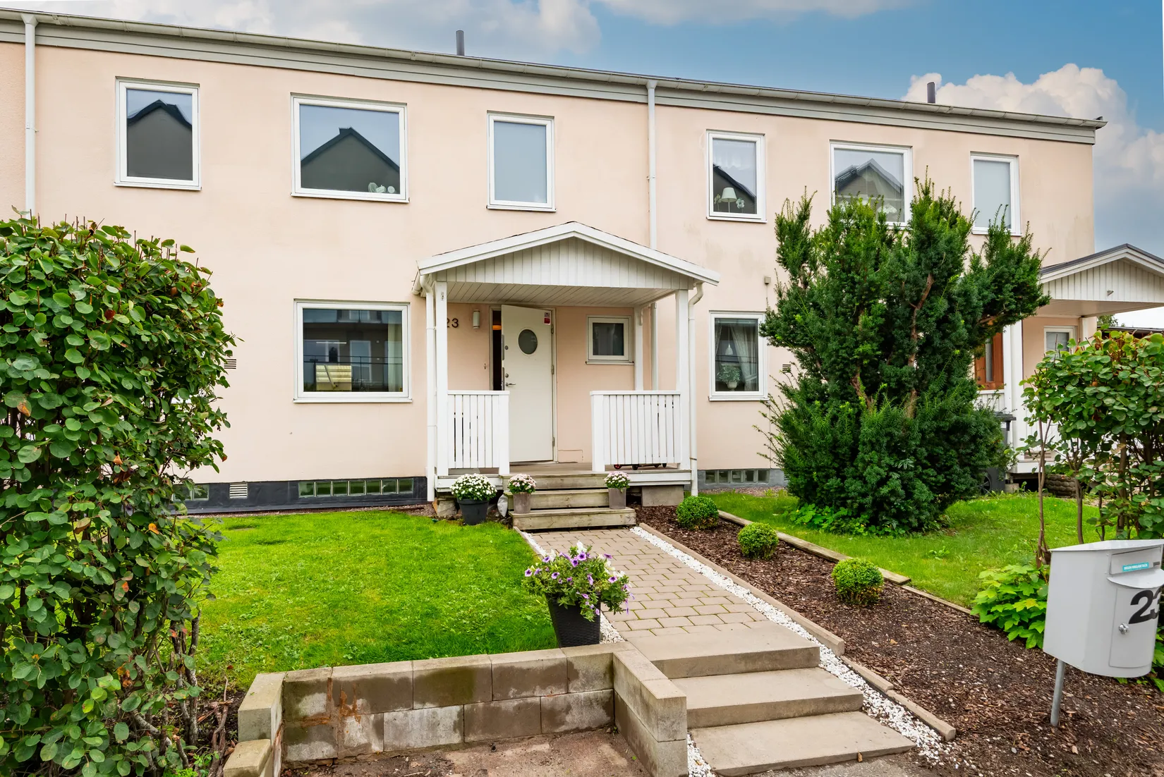 Radhus, Målarvägen 23, Gamla Bro, Upplands-Bro