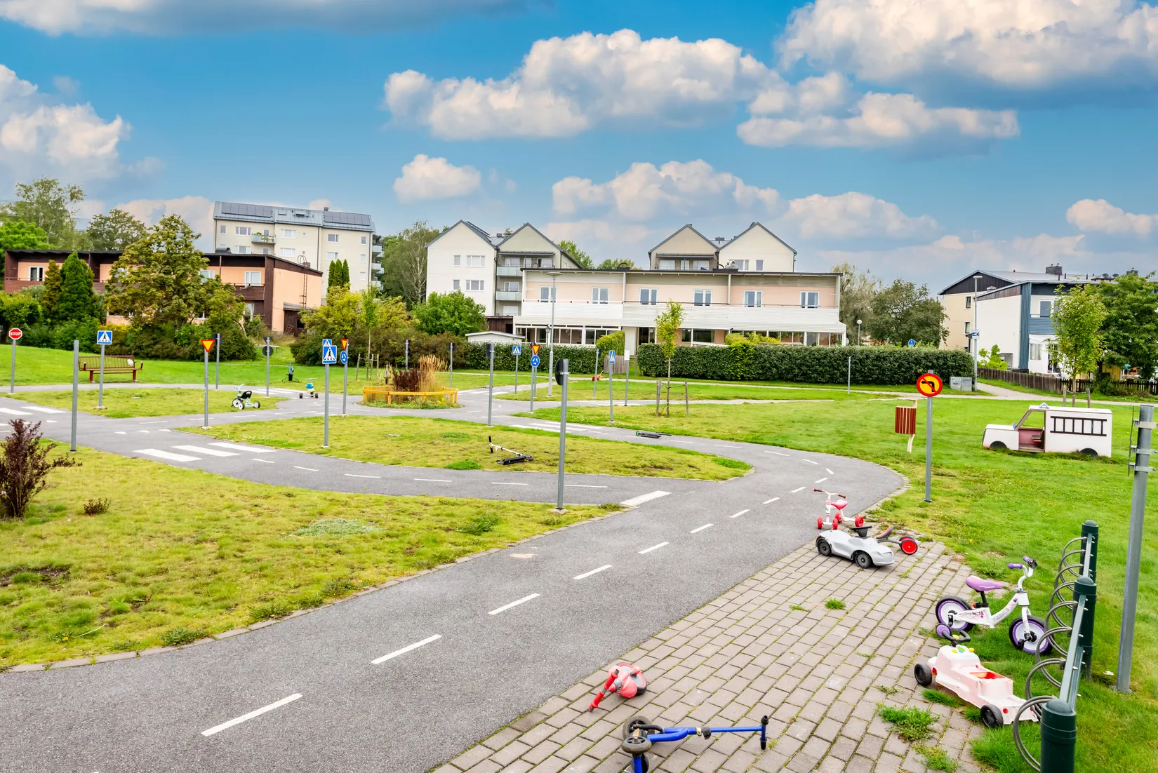 Radhus, Målarvägen 23, Gamla Bro, Upplands-Bro