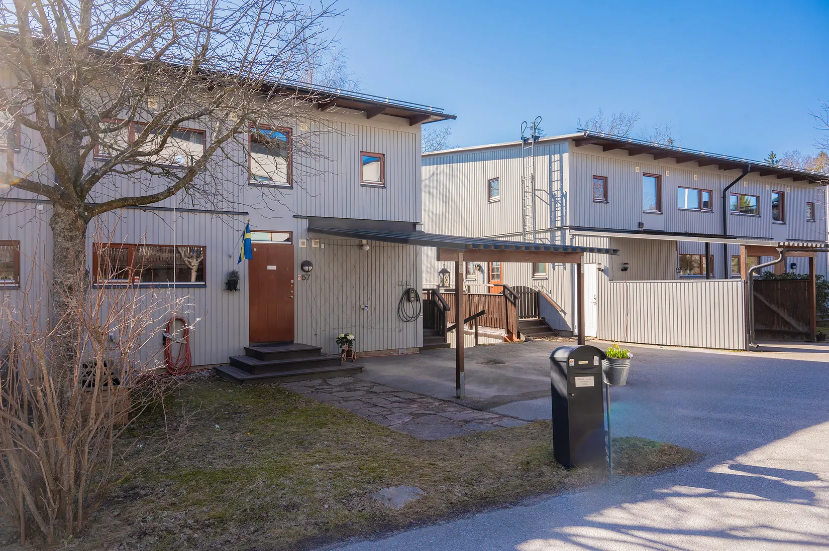 Radhus, Väpnarevägen 57, Huddinge