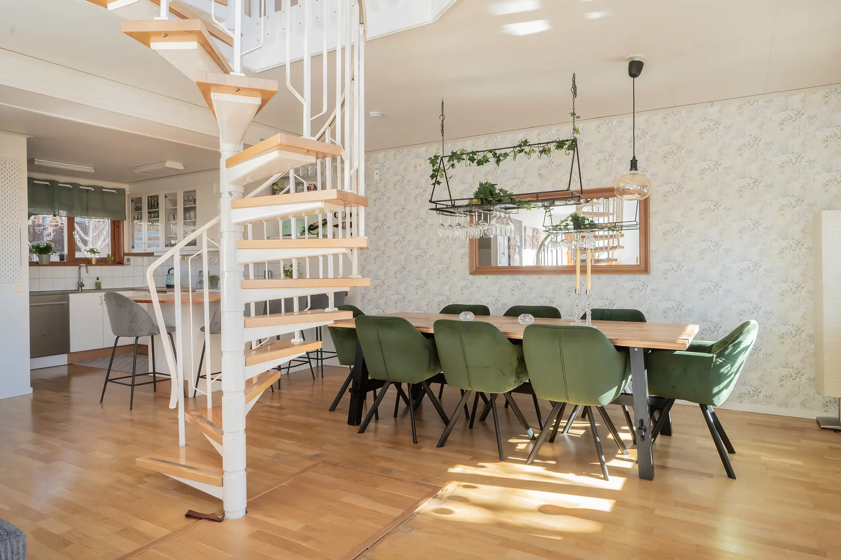 Radhus, Väpnarevägen 57, Huddinge