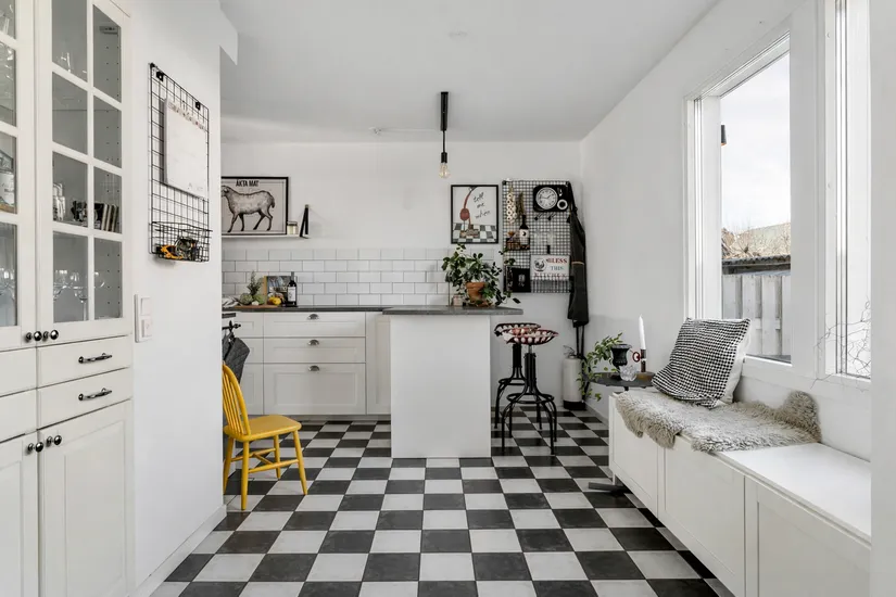 Radhus, Porslinsstigen 9, Brunna, Upplands-Bro