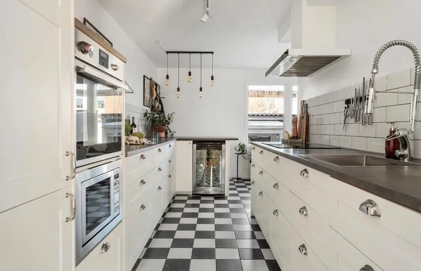 Radhus, Porslinsstigen 9, Brunna, Upplands-Bro