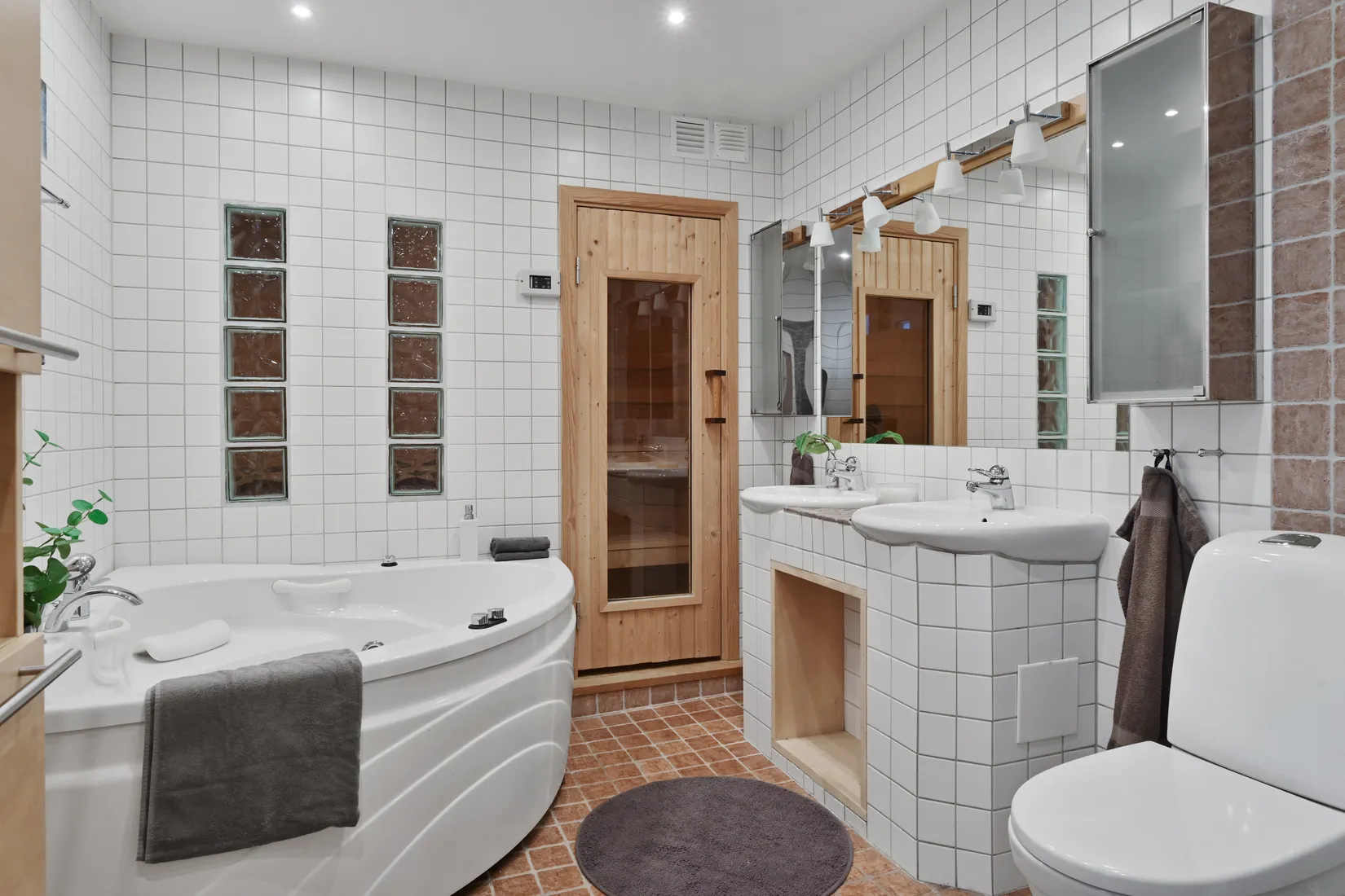 Villa, Radhus, Lövmovägen 66, Bollstanäs, Upplands Väsby