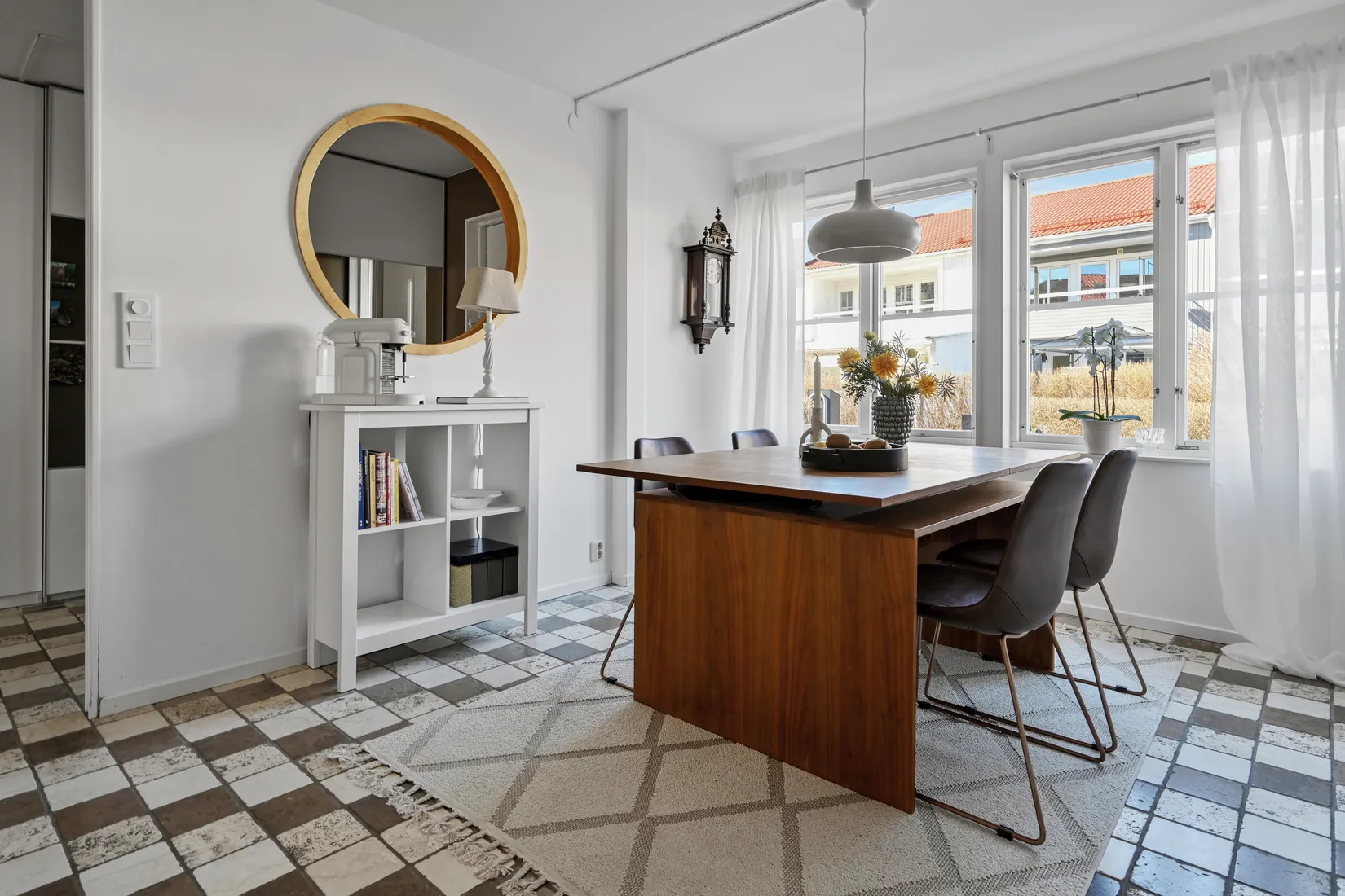 Villa, Radhus, Lövmovägen 66, Bollstanäs, Upplands Väsby