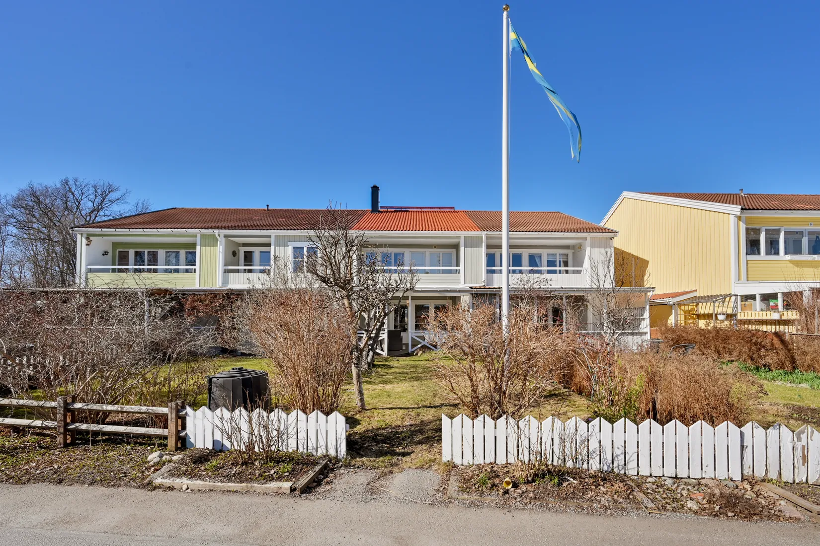 Villa, Radhus, Lövmovägen 66, Bollstanäs, Upplands Väsby