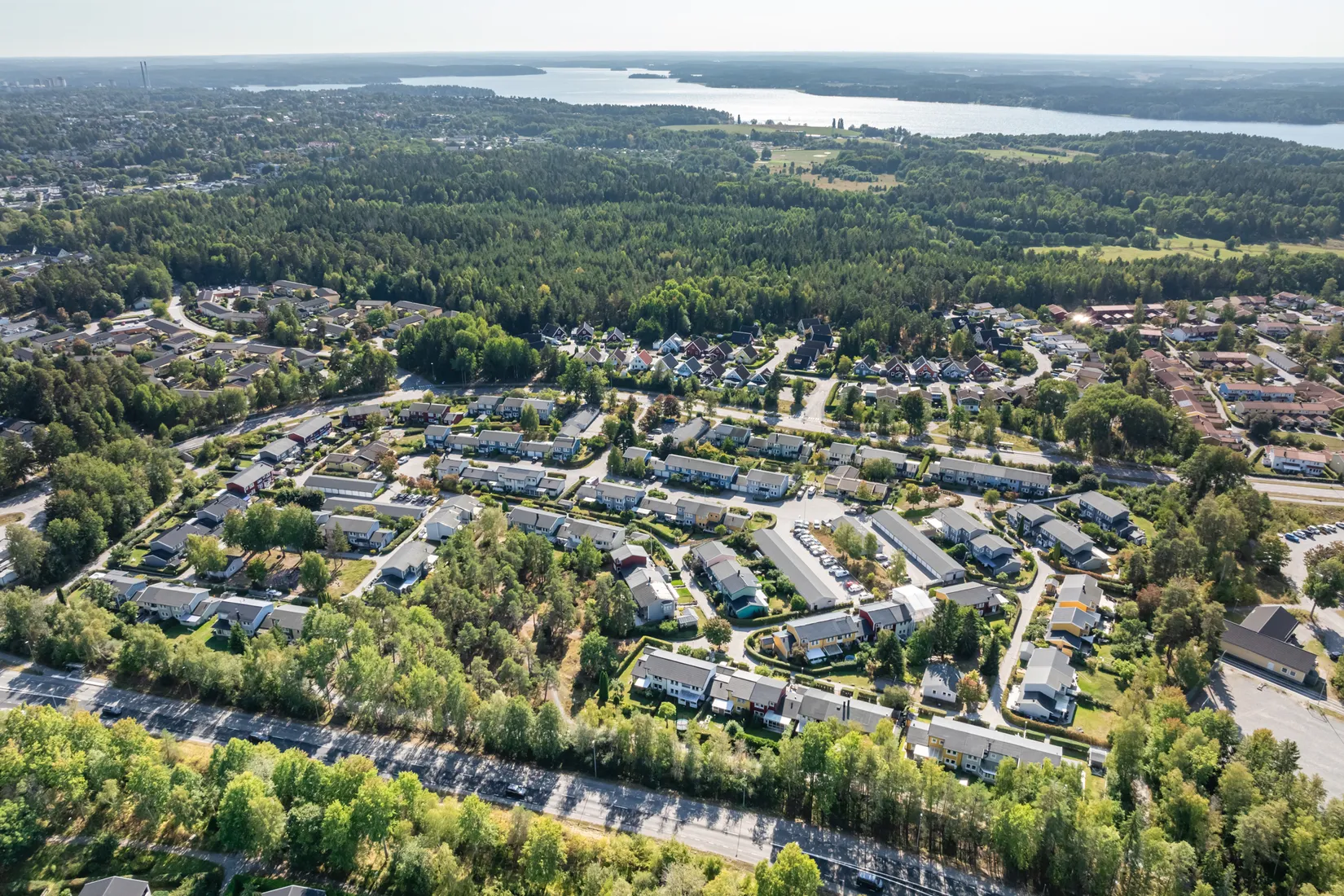 Villa, Radhus, Hasselnötsvägen 15, Viksjö Hummelmora, Järfälla