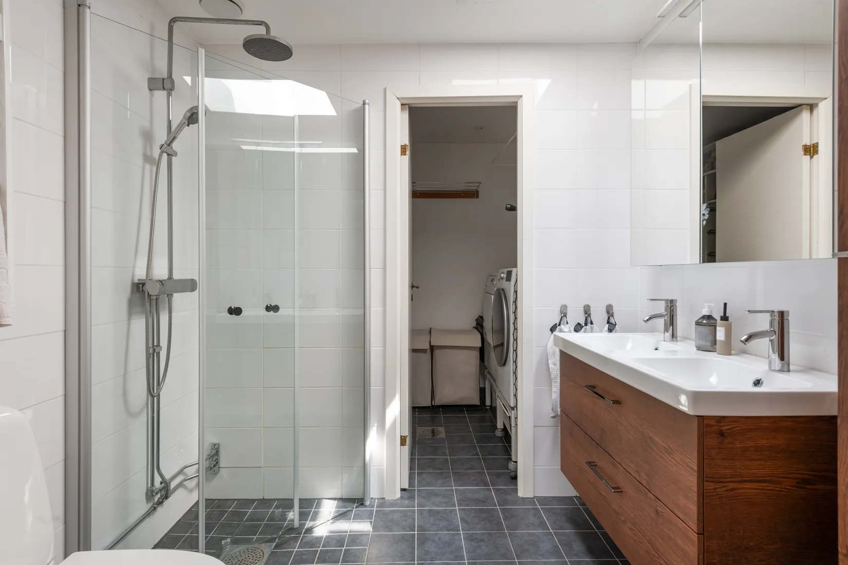 Villa, Radhus, Dianavägen 30, Gribbylund, Täby