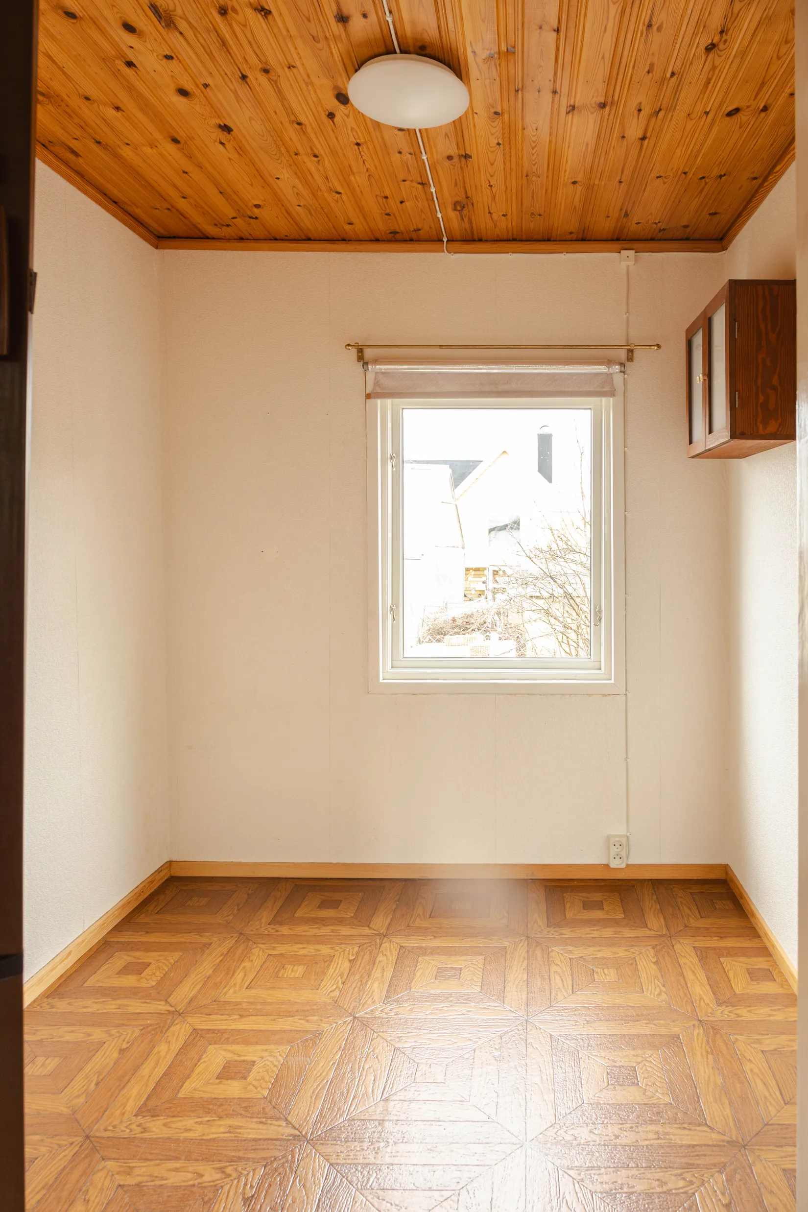 Fritidshus, Femte kolonistigen 2, Hälla, Västerås