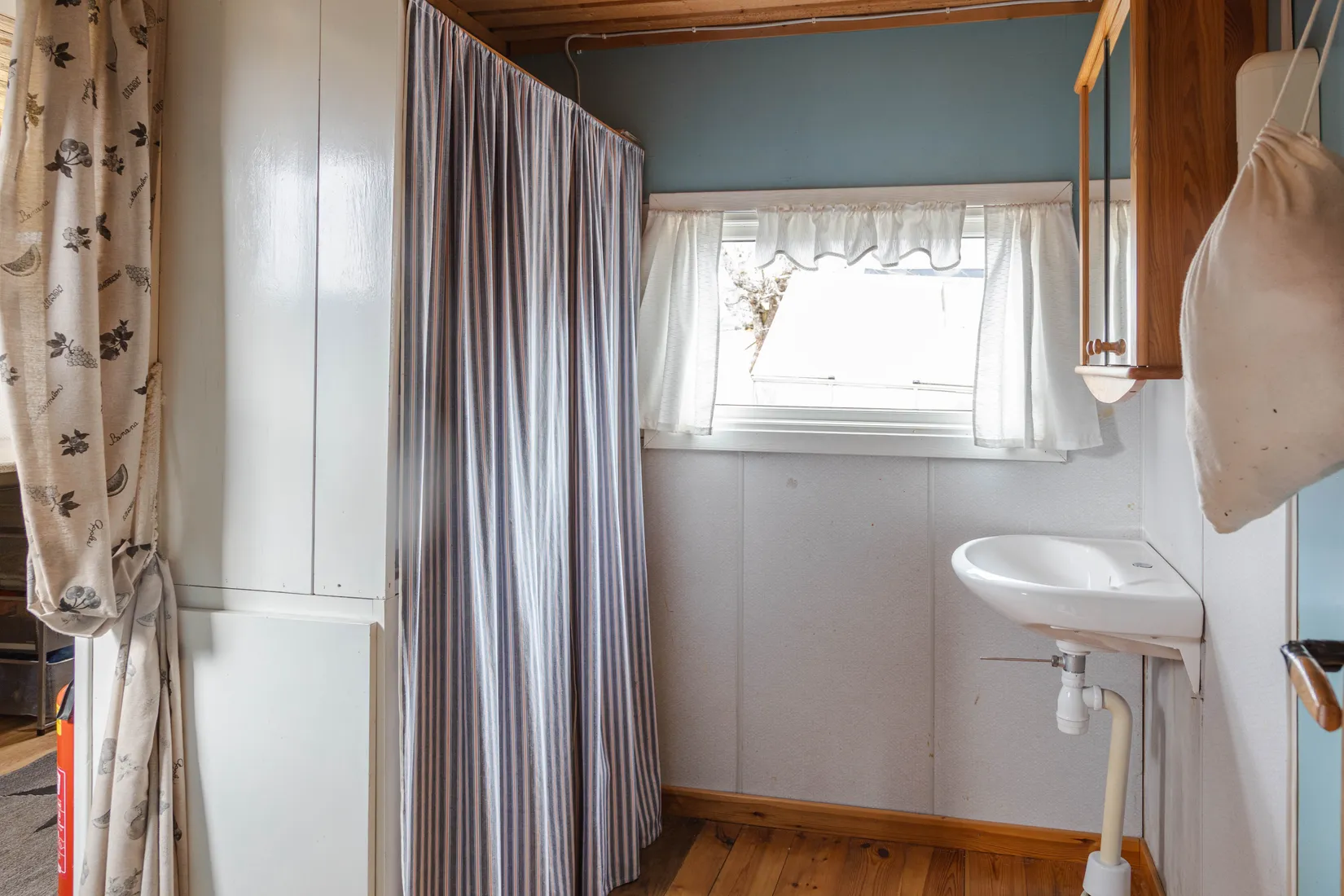 Fritidshus, Femte kolonistigen 2, Hälla, Västerås