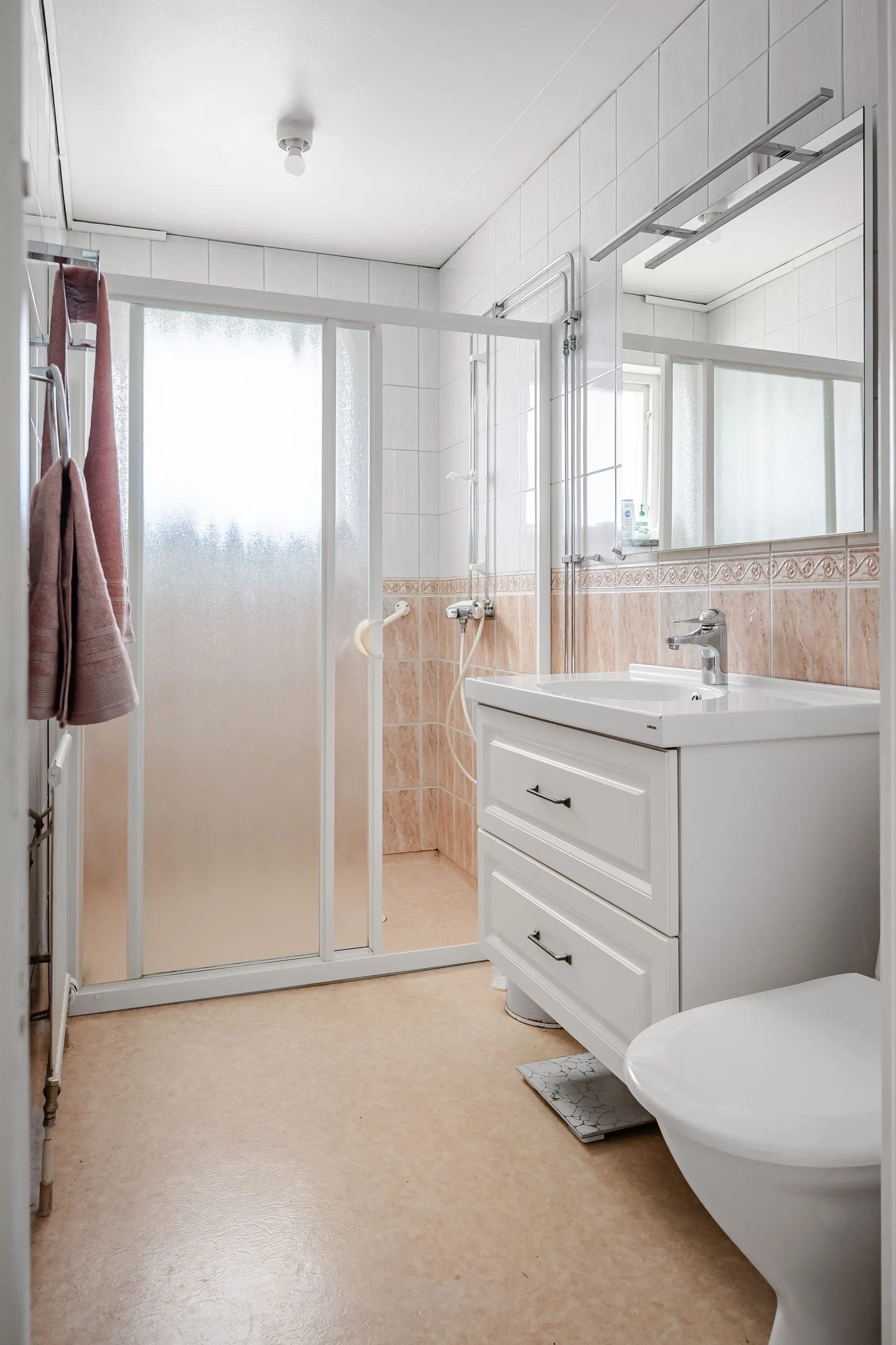 Villa, Hjälmsjögatan 10, Katrineholm Öster, Katrineholm