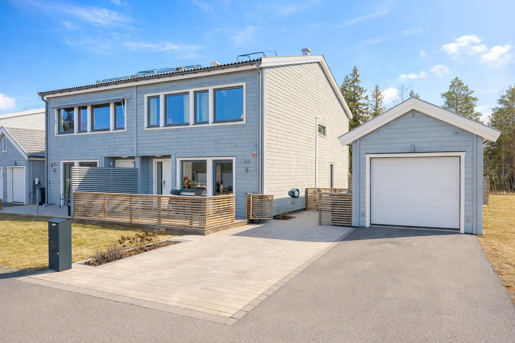 Radhus, Lillmossvägen 16A, Norrboda, Upplands-Bro