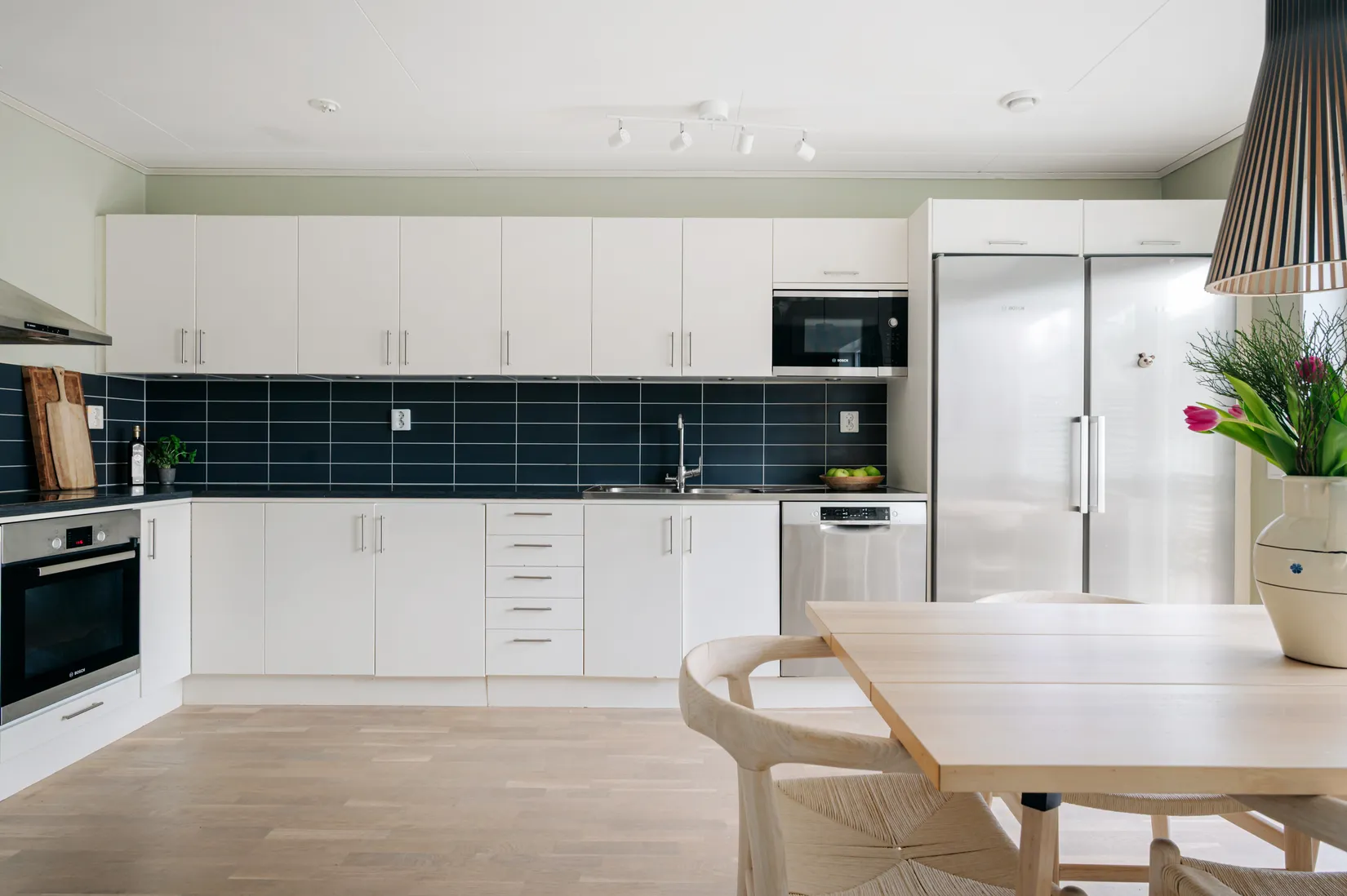 Radhus, Lillmossvägen 16A, Norrboda, Upplands-Bro