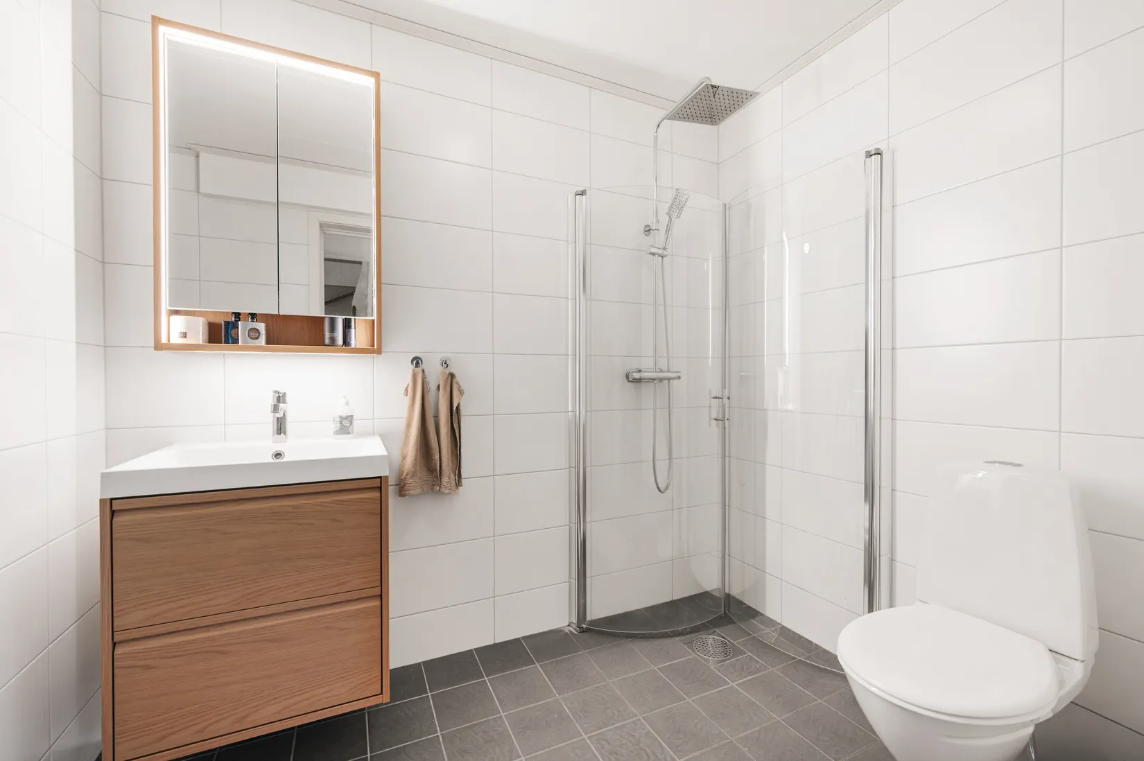 Radhus, Lillmossvägen 16A, Norrboda, Upplands-Bro