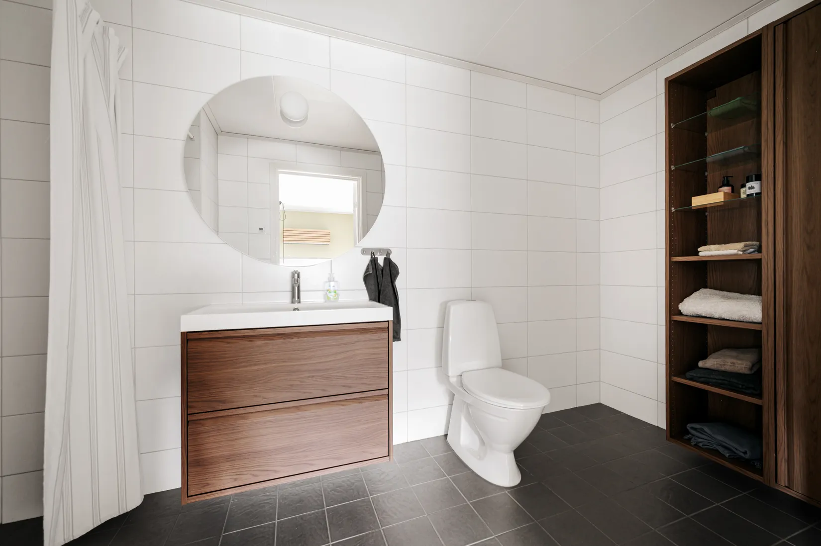 Radhus, Lillmossvägen 16A, Norrboda, Upplands-Bro