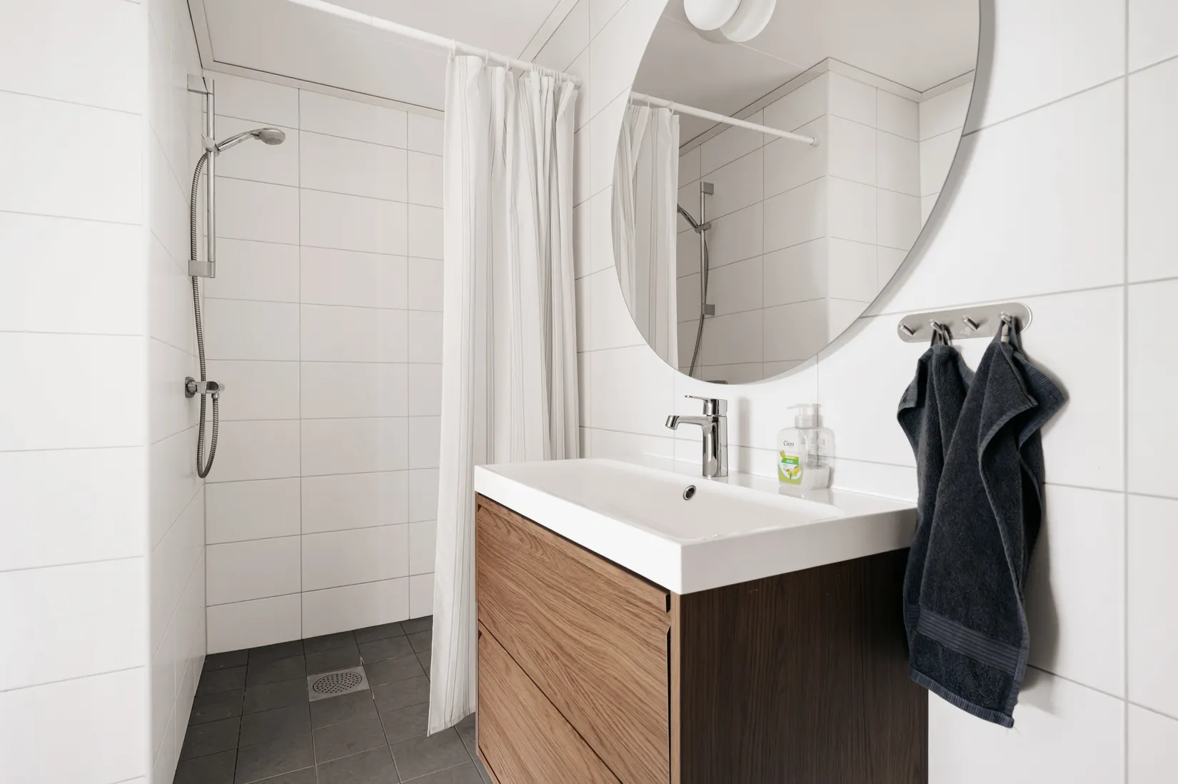 Radhus, Lillmossvägen 16A, Norrboda, Upplands-Bro