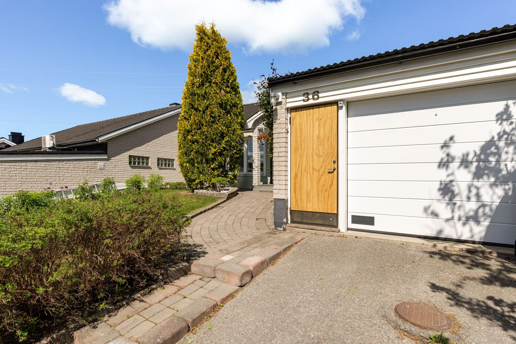 Radhus, Tallåsvägen 36, Tallåsen/Centralt, Strängnäs
