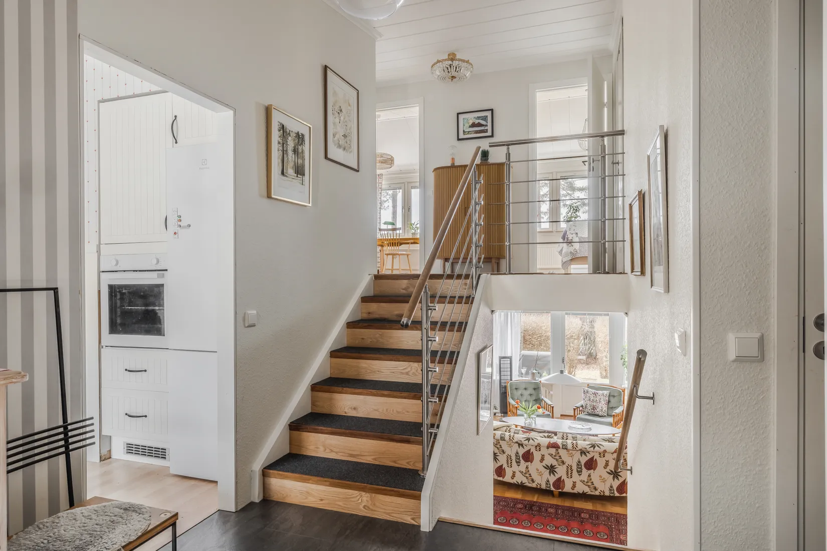 Radhus, Magasinsvägen 30, Kristinehamn