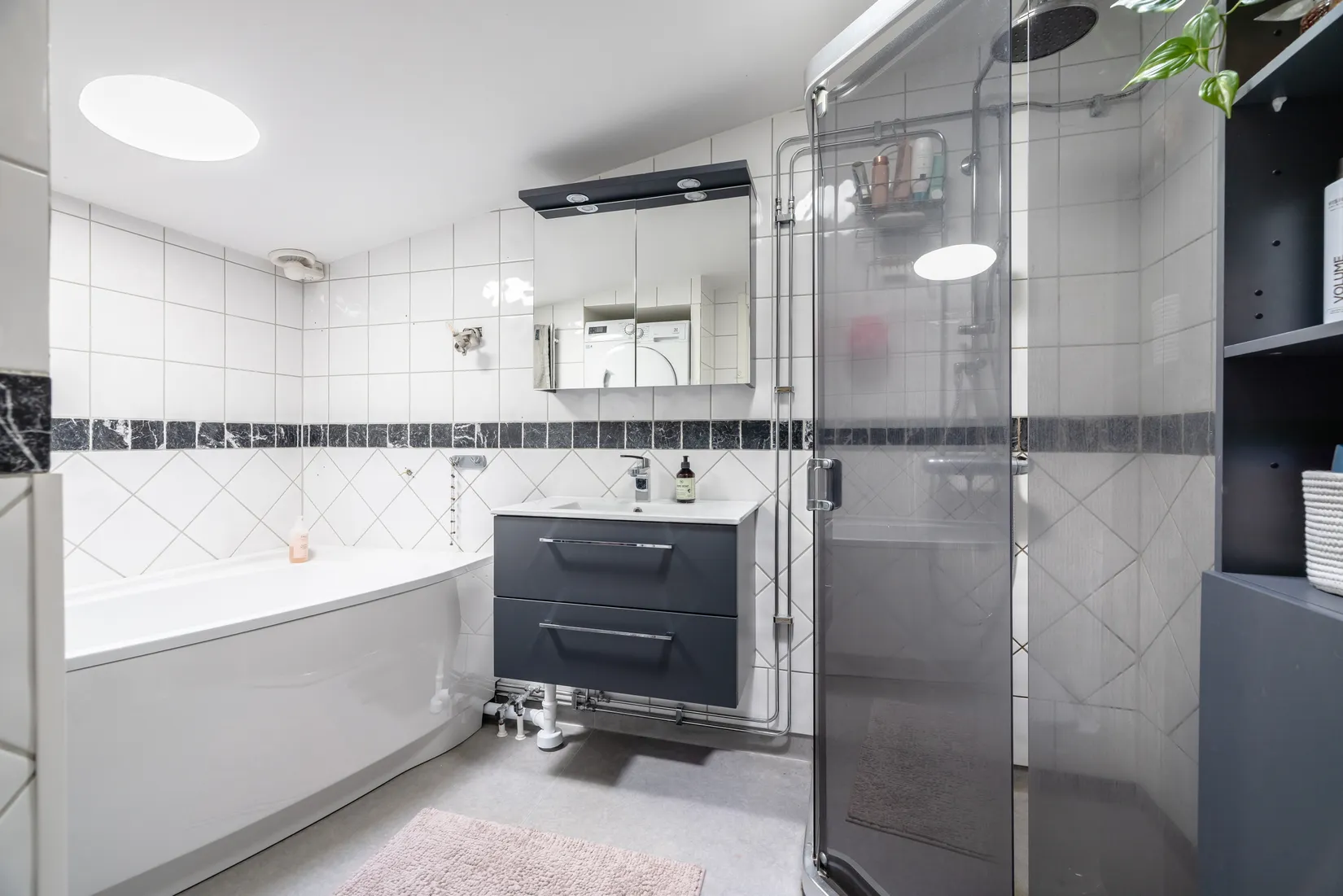 Radhus, Magasinsvägen 30, Kristinehamn